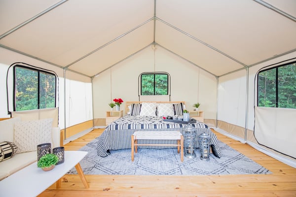 Glamping luxury tent 