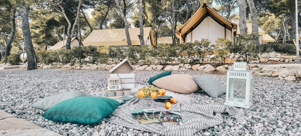 beautiful-glamping-site-min-1761x800