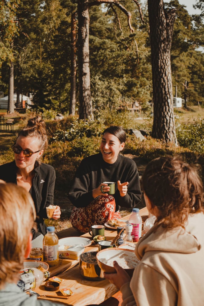 glampers enjoying breakfast outdoors